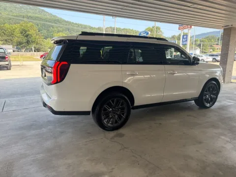 More photos of 2025 Ford Expedition Platinum at Moss Motor Company, TN