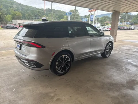 More photos of 2024 Lincoln Nautilus Reserve at Moss Motor Company, TN