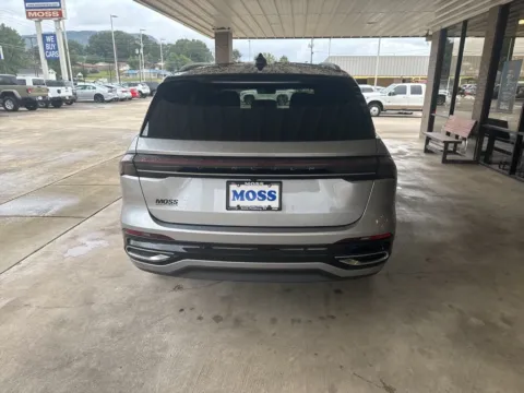 More photos of 2024 Lincoln Nautilus Reserve at Moss Motor Company, TN
