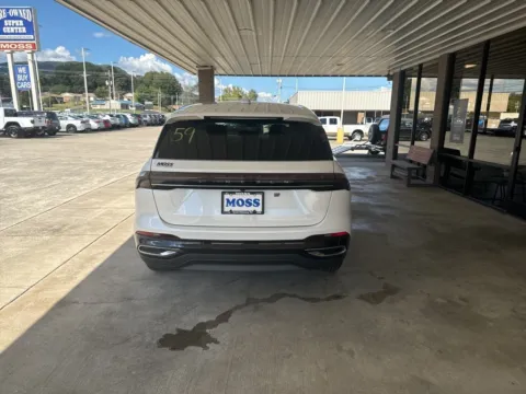 More photos of 2024 Lincoln Nautilus Premiere at Moss Motor Company, TN