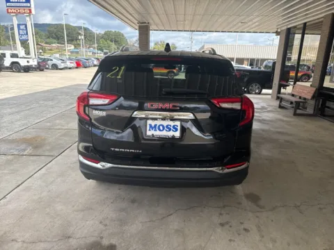 More photos of 2022 GMC Terrain SLT at Moss Motor Company, TN