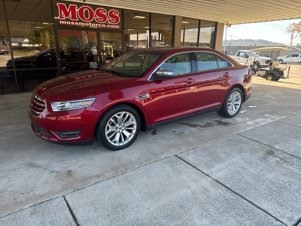 Red 2018 Ford Taurus Limited for sale in South Pittsburg, TN