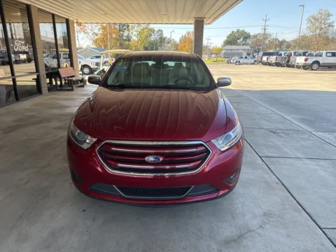 Photos of 2018 Ford Taurus Limited for sale in South Pittsburg, TN at Moss Motor Company