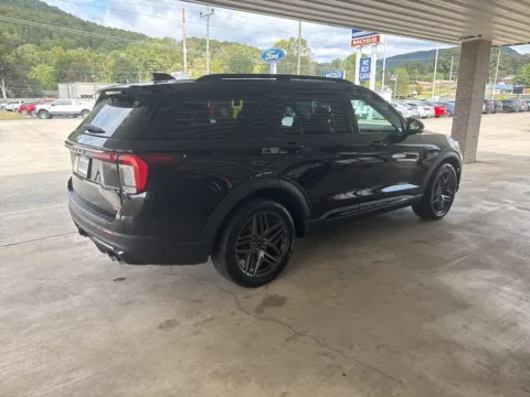 More photos of 2025 Ford Explorer ST at Moss Motor Company, TN