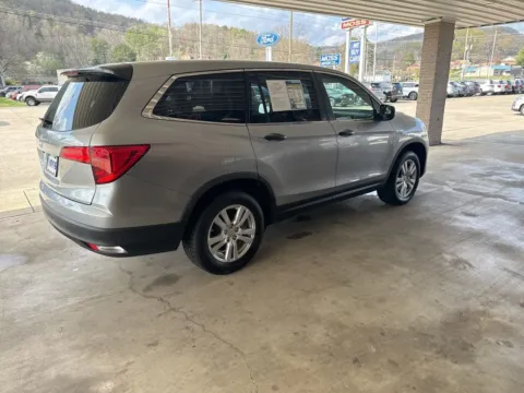 More photos of 2016 Honda Pilot LX at Moss Motor Company, TN