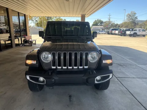 Photos of 2023 Jeep Gladiator Overland for sale in South Pittsburg, TN at Moss Motor Company