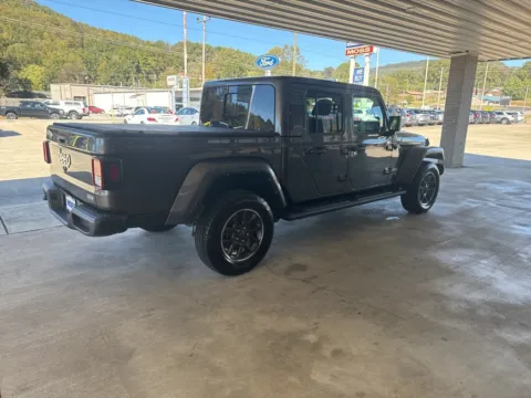 More photos of 2023 Jeep Gladiator Overland at Moss Motor Company, TN