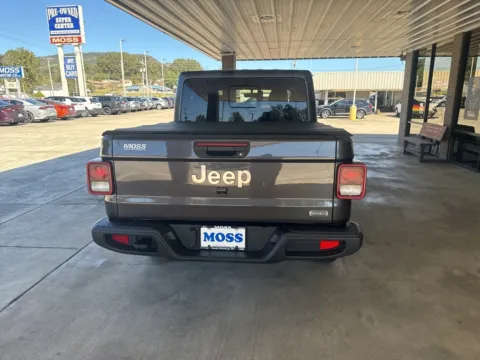 More photos of 2023 Jeep Gladiator Overland at Moss Motor Company, TN