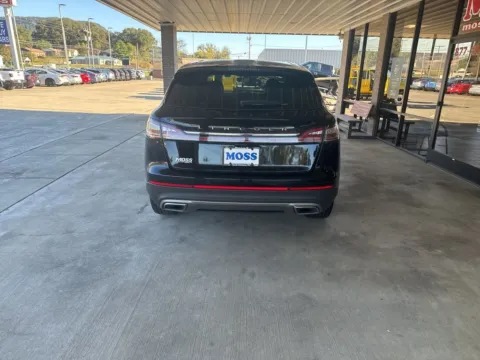 More photos of 2022 Lincoln Nautilus Reserve at Moss Motor Company, TN