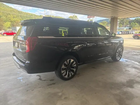 More photos of 2025 Ford Expedition Max Platinum at Moss Motor Company, TN