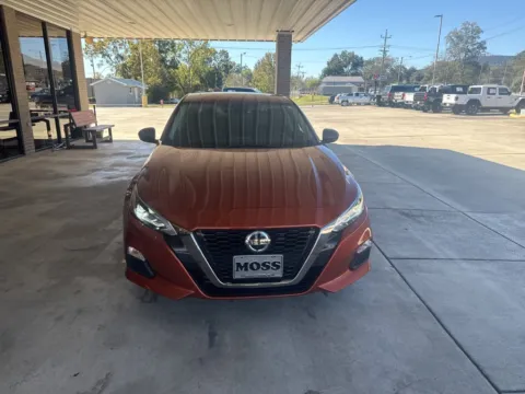 Photos of 2022 Nissan Altima 2.0 SR for sale in South Pittsburg, TN at Moss Motor Company