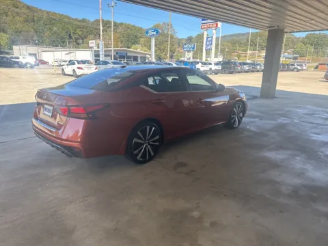 More photos of 2022 Nissan Altima 2.0 SR at Moss Motor Company, TN