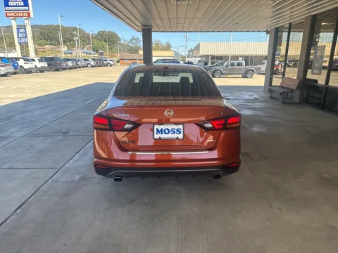 More photos of 2022 Nissan Altima 2.0 SR at Moss Motor Company, TN