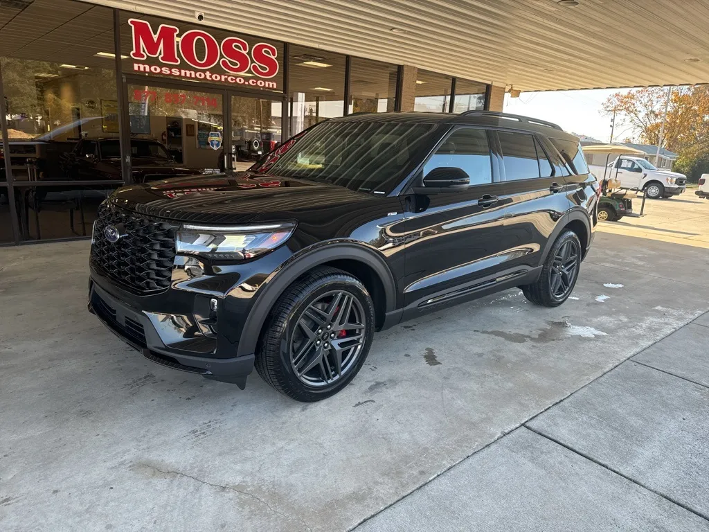 2026 Ford Explorer ST-LINE's photo