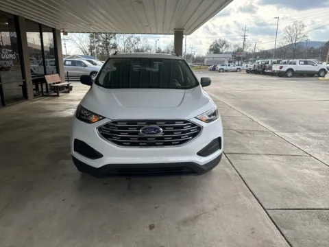 Photos of 2022 Ford Edge SE for sale in South Pittsburg, TN at Moss Motor Company
