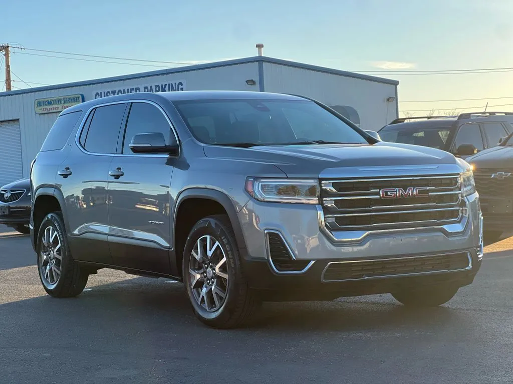 2023 GMC Acadia SLE's photo