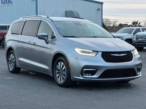 Silver 2021 Chrysler Pacifica Touring L Minivan 4D for sale in Las Cruces, NM