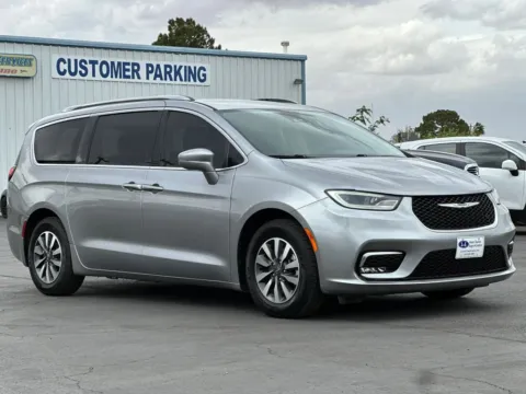 Silver 2021 Chrysler Pacifica Touring L Minivan 4D for sale in Las Cruces, NM