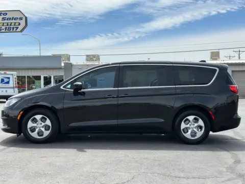 More photos of 2017 Chrysler Pacifica LX Minivan 4D at L&L Auto Sales, NM
