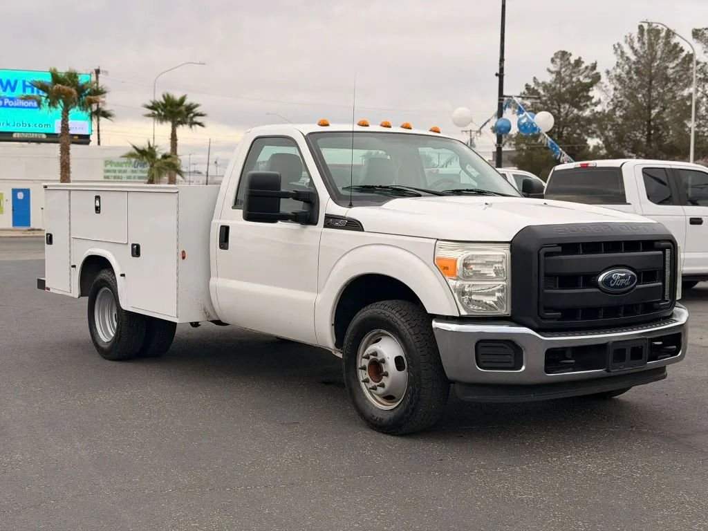 White 2016 Ford F350 Super Duty Regular Cab & Chassis XL Cab & Chassis 2D for sale in Las Cruces, NM
