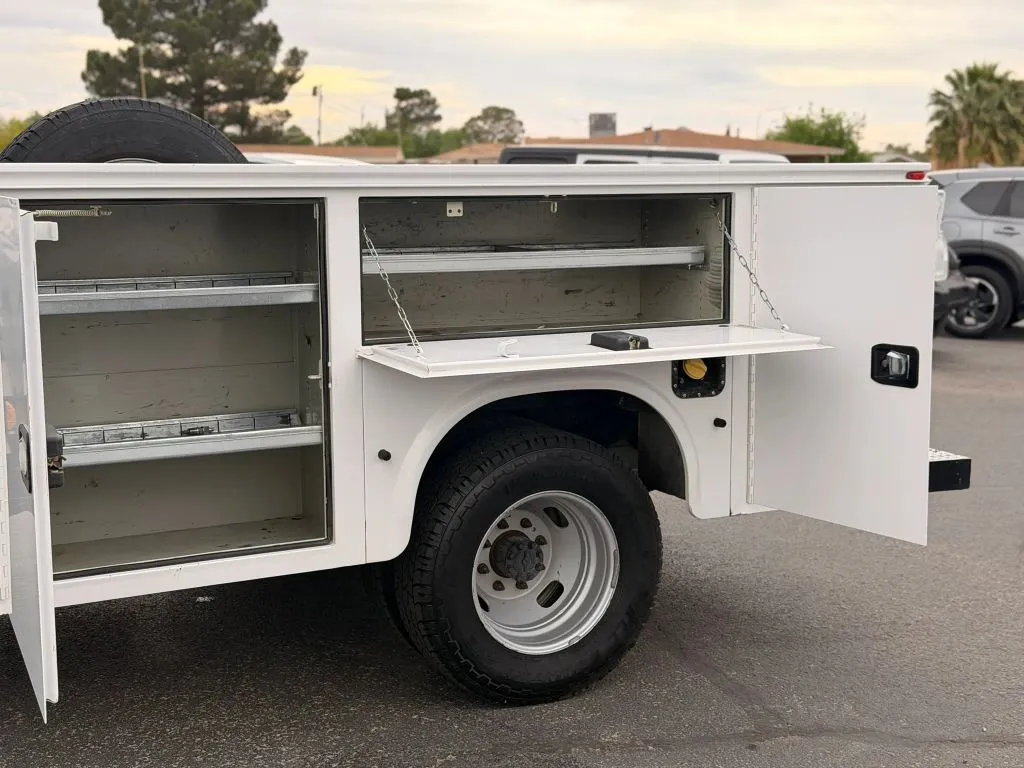 2016 Ford F-350 Super Duty Chassis Cab XL - Photo 9