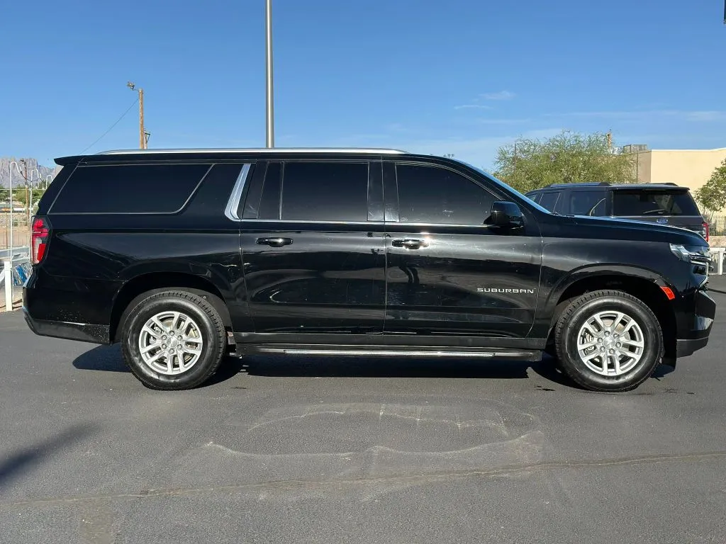 2021 Chevrolet Suburban LT - Photo 8