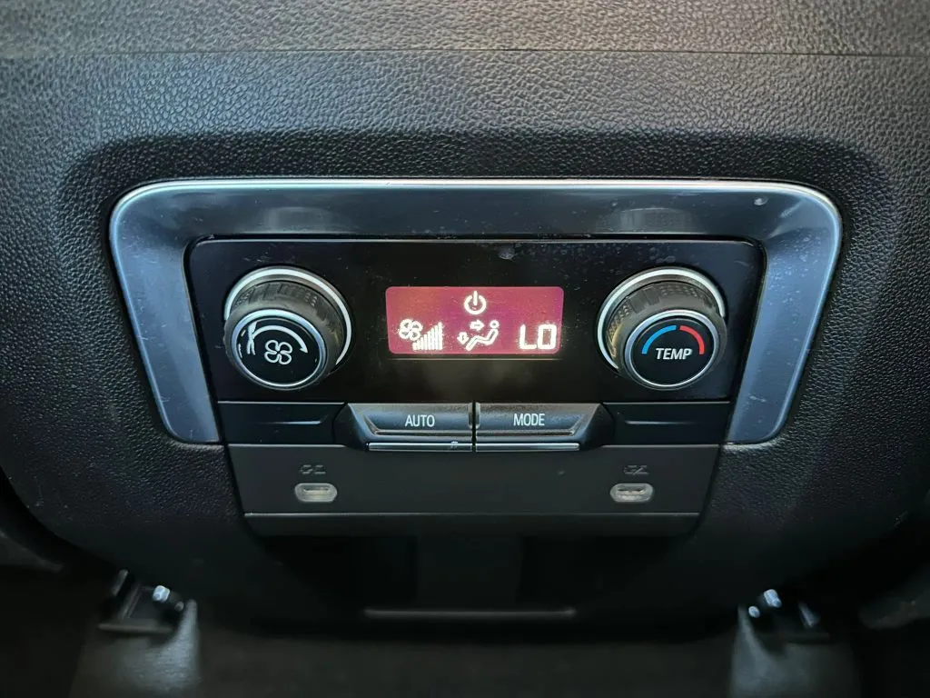 2021 Chevrolet Suburban LT - Photo 17