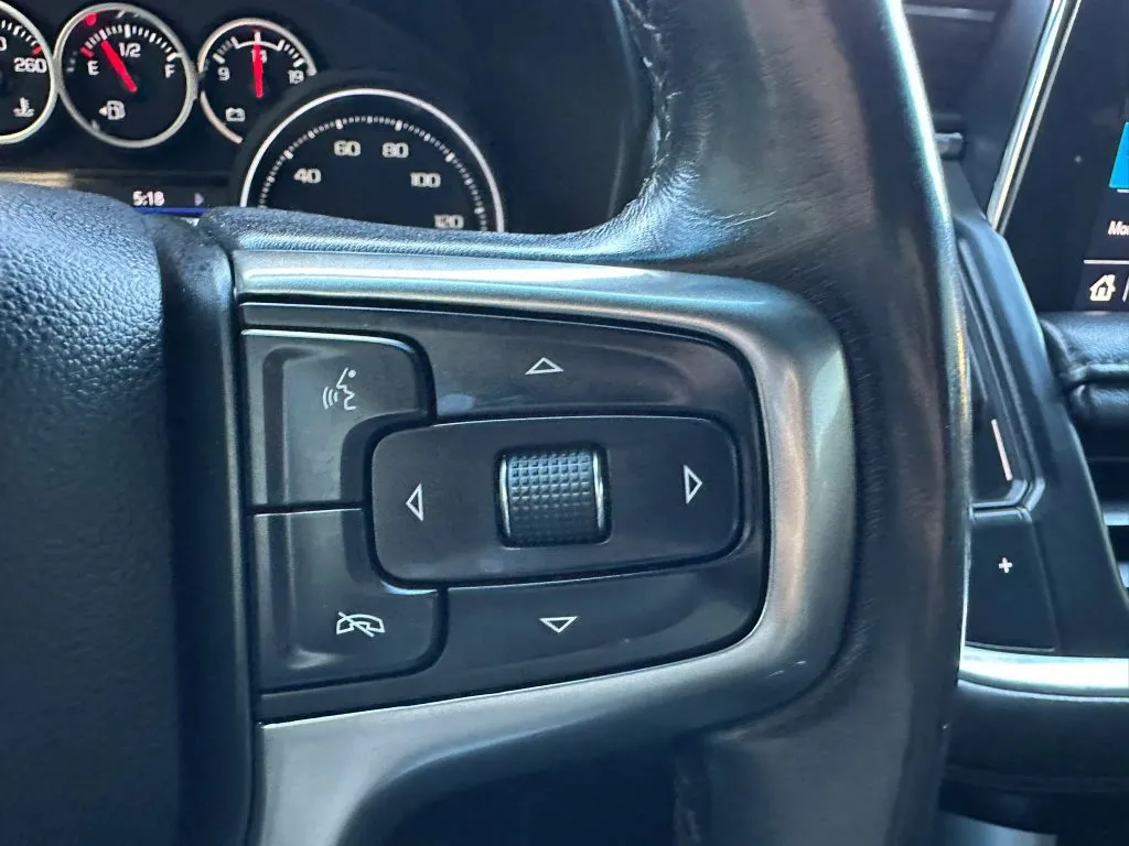 2021 Chevrolet Suburban LT - Photo 23