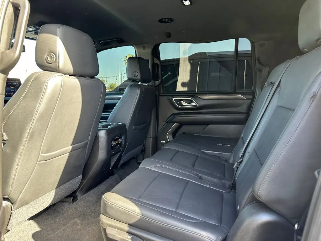 2021 Chevrolet Suburban LT - Photo 18