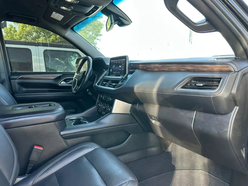 2021 Chevrolet Suburban LT - Photo 13