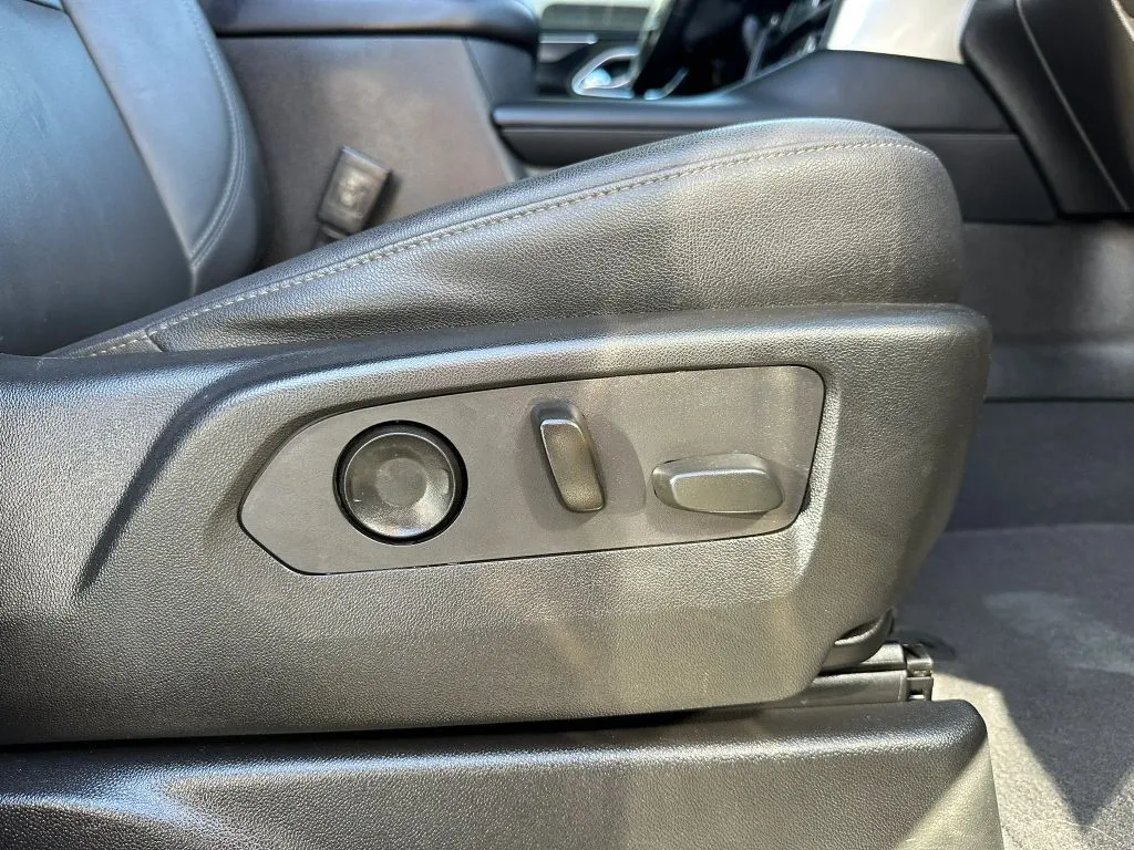 2021 Chevrolet Suburban LT - Photo 20