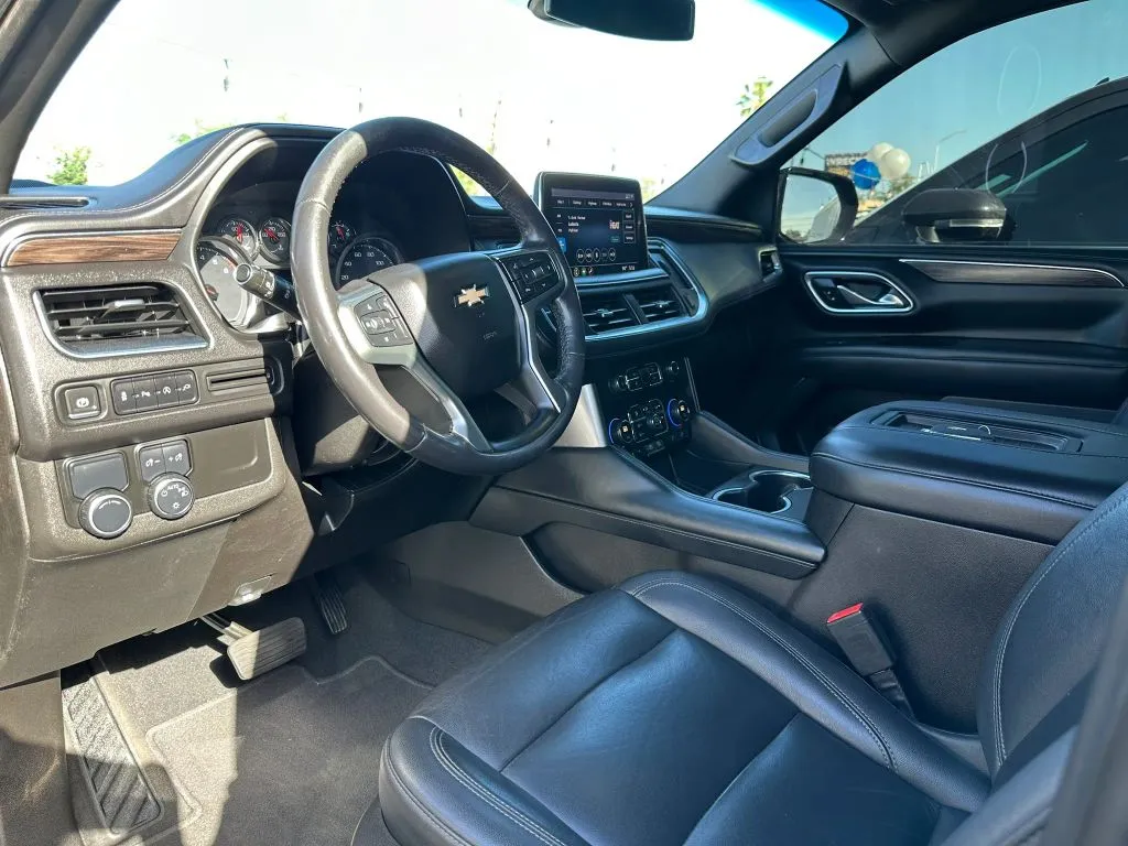 2021 Chevrolet Suburban LT - Photo 11
