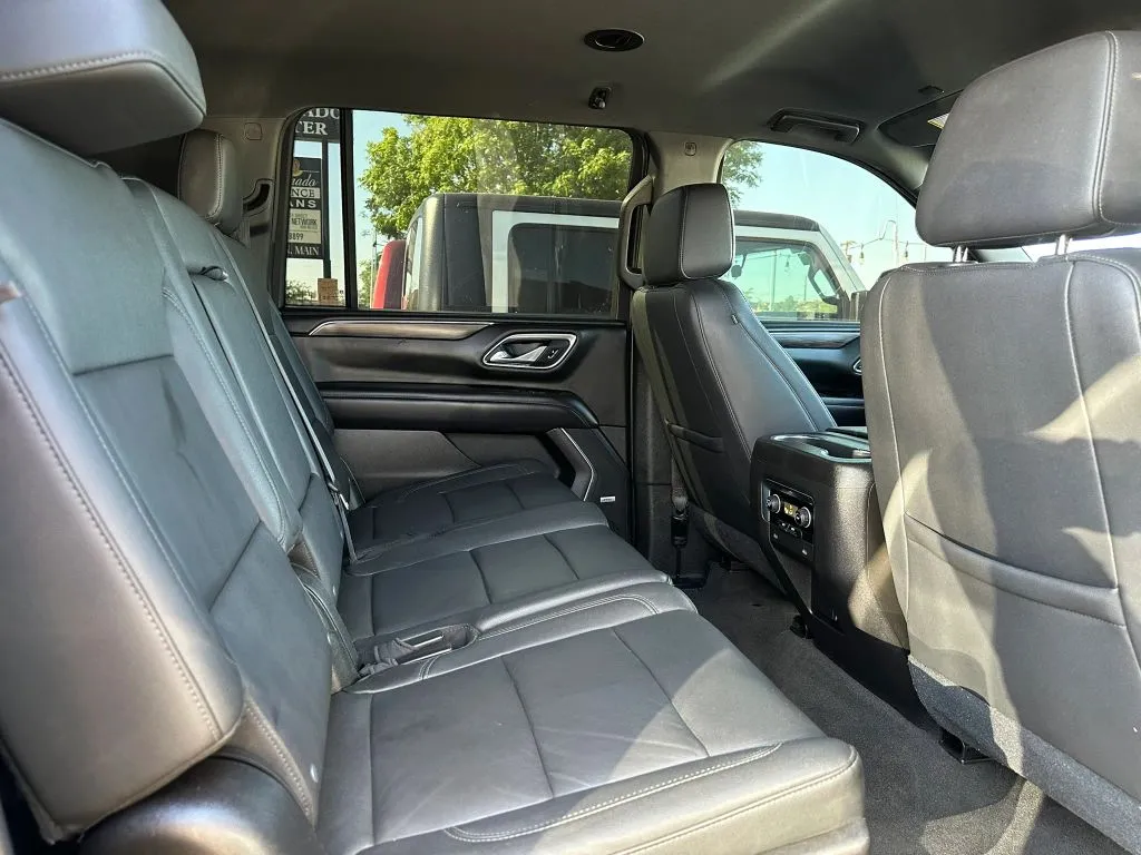 2021 Chevrolet Suburban LT - Photo 19