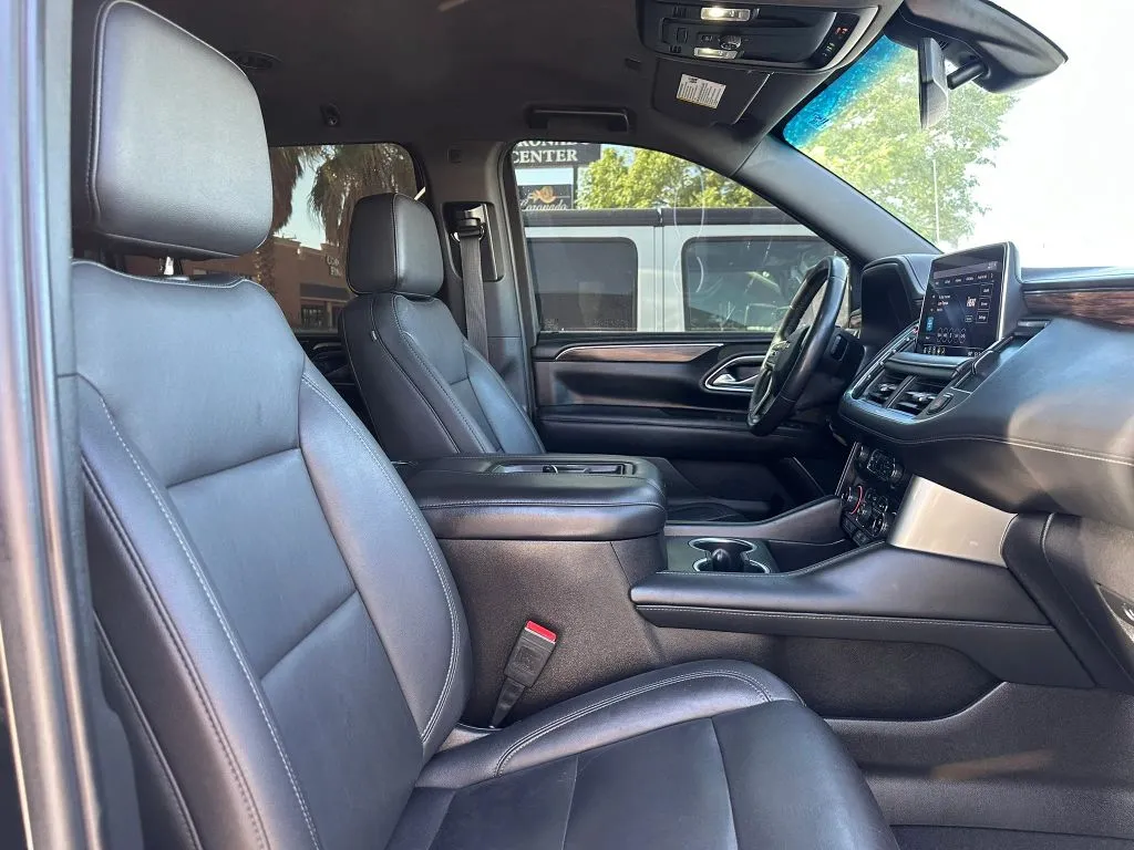 2021 Chevrolet Suburban LT - Photo 14