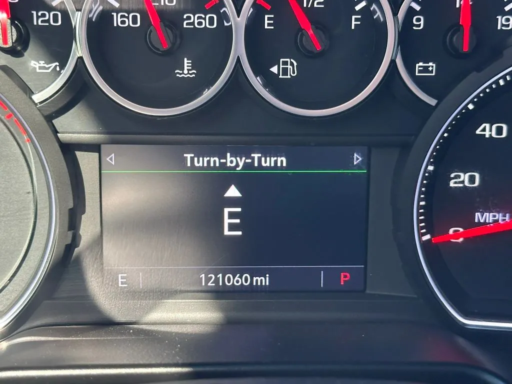 2021 Chevrolet Suburban LT - Photo 25
