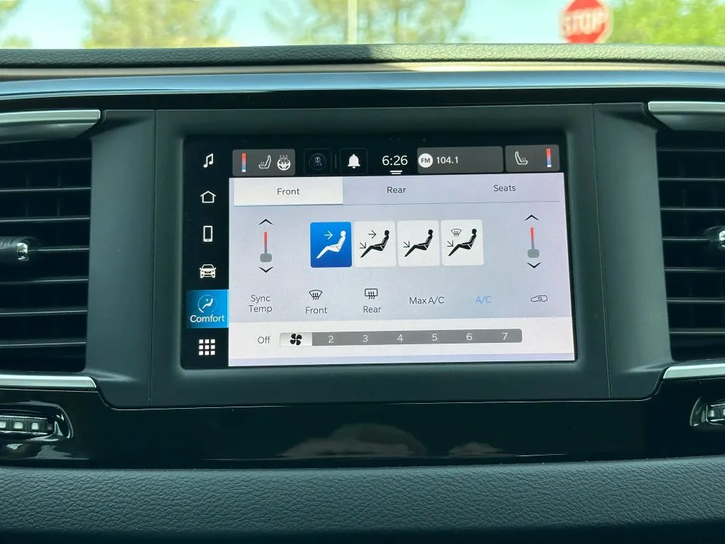 2022 Chrysler Voyager LX - Photo 22