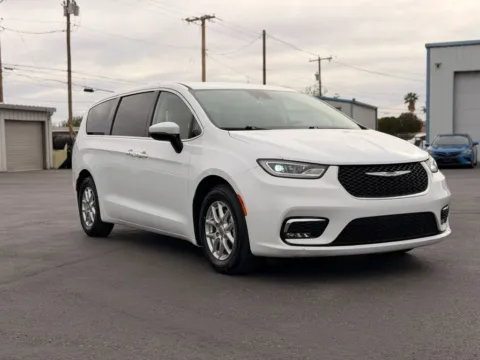 White 2023 Chrysler Pacifica Touring L Van 4D for sale in Las Cruces, NM