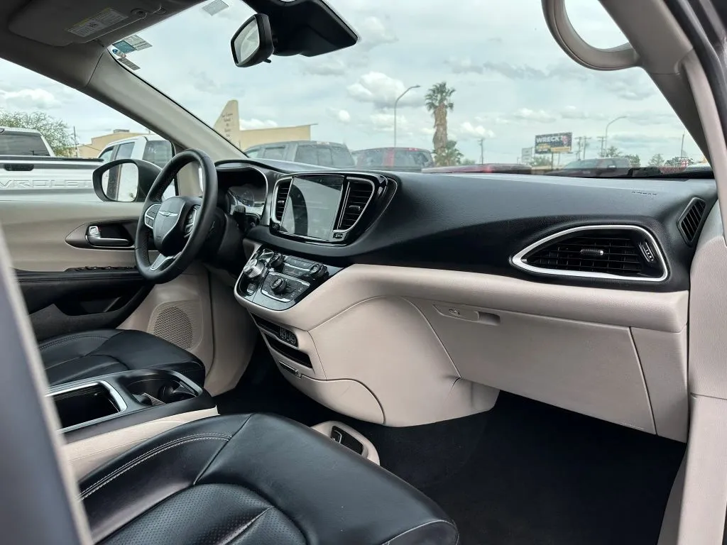 2023 Chrysler Pacifica Touring L - Photo 13