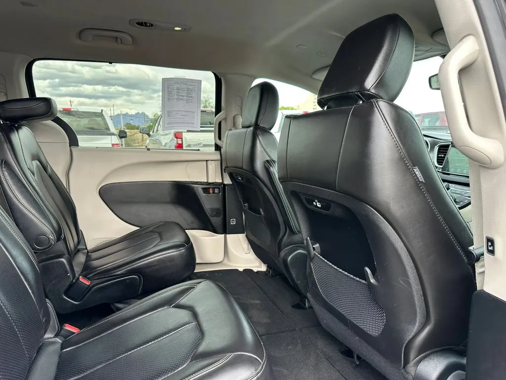 2023 Chrysler Pacifica Touring L - Photo 18