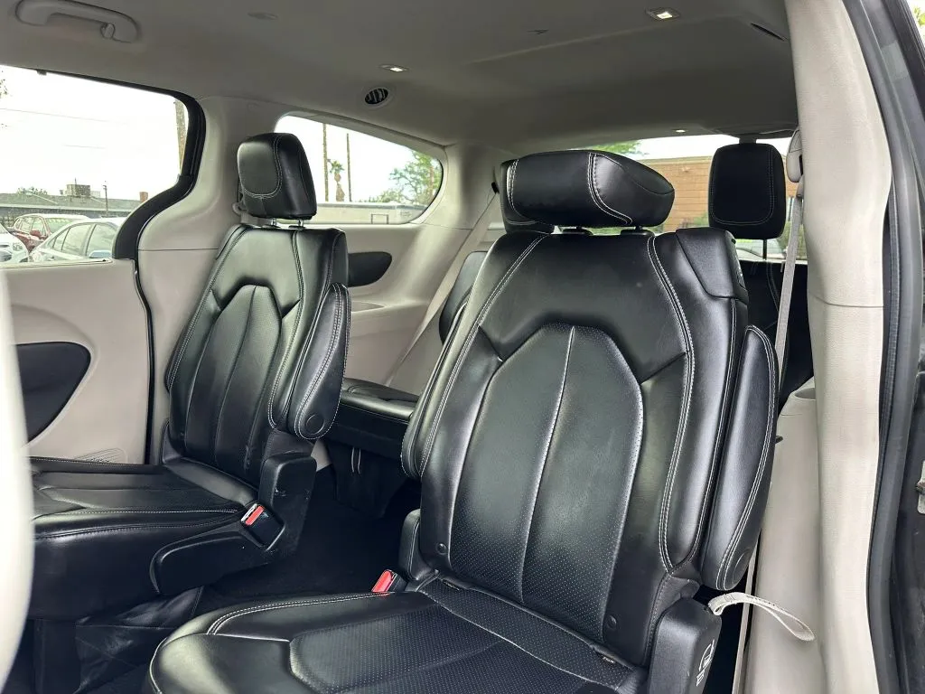 2023 Chrysler Pacifica Touring L - Photo 16
