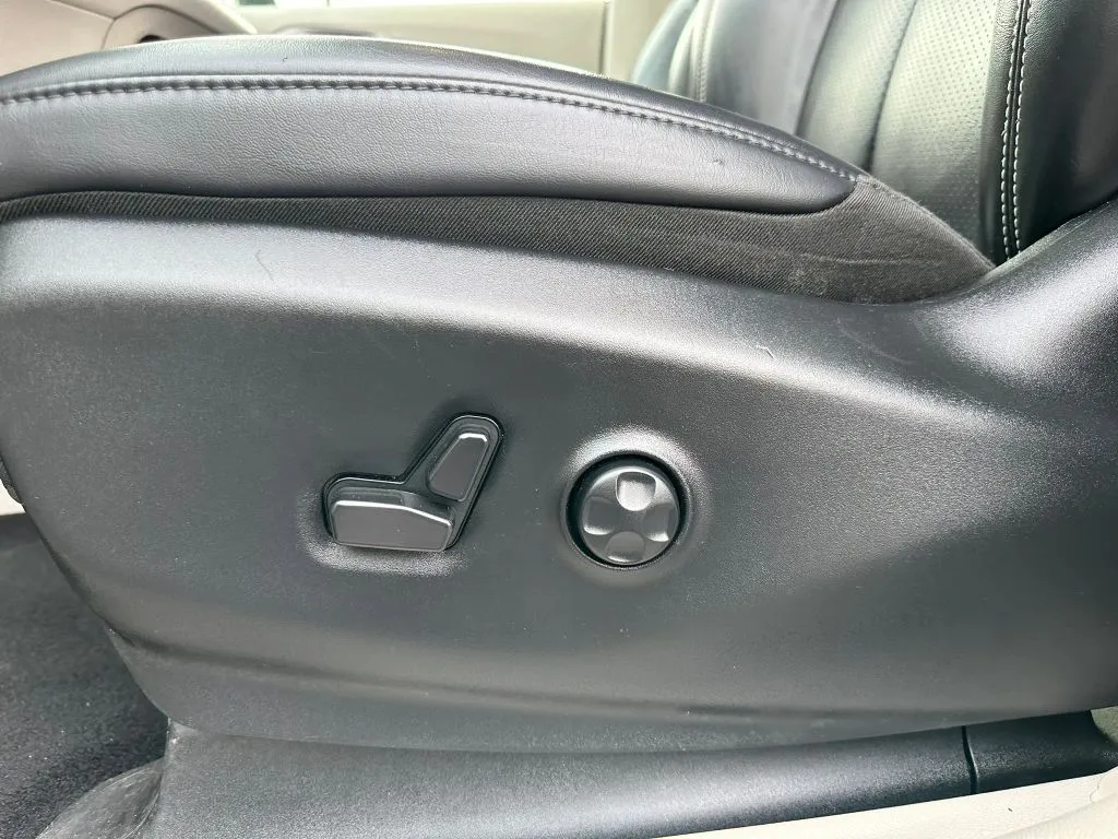 2023 Chrysler Pacifica Touring L - Photo 12