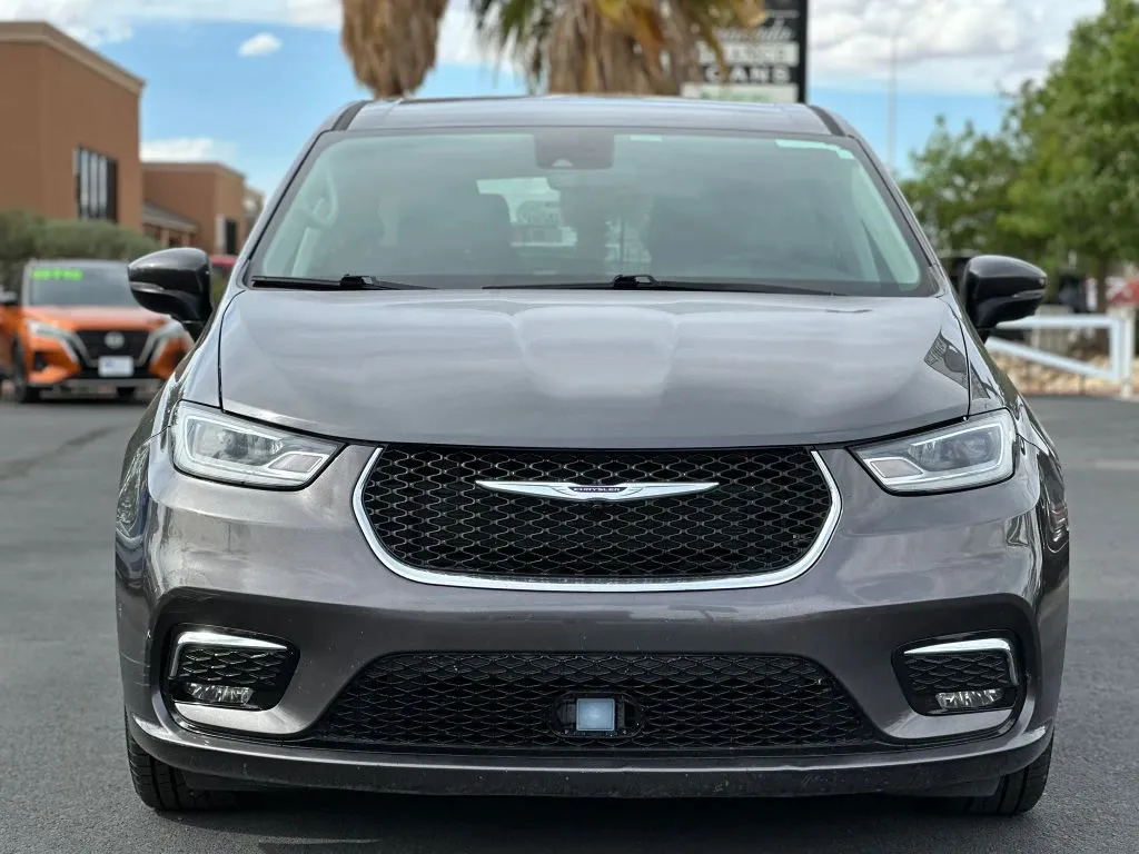 2023 Chrysler Pacifica Touring L - Photo 2