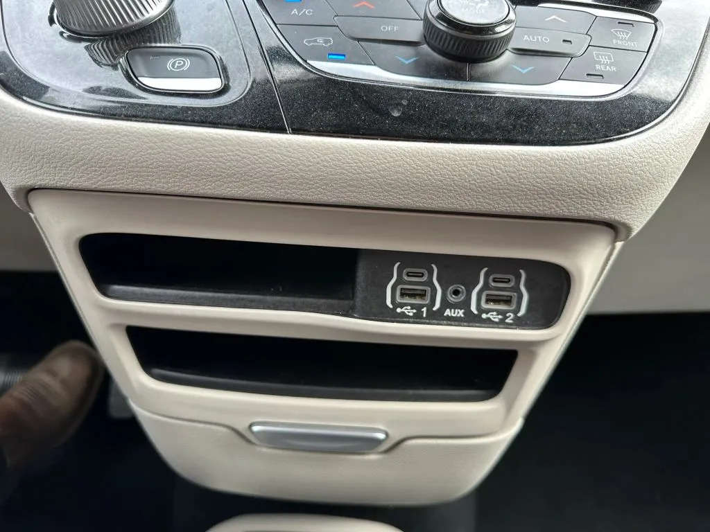 2023 Chrysler Pacifica Touring L - Photo 29