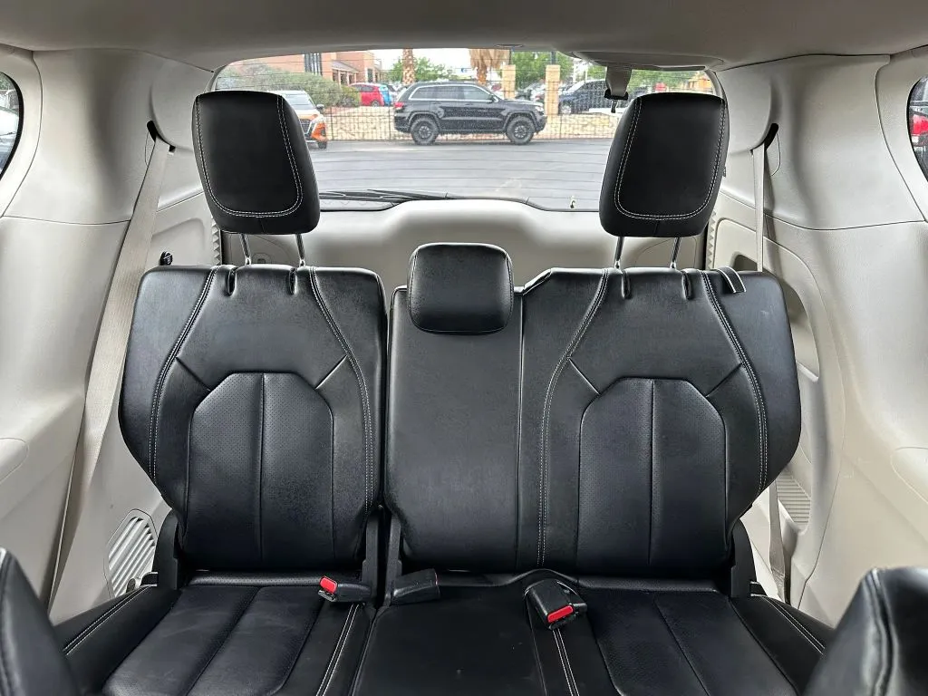 2023 Chrysler Pacifica Touring L - Photo 17
