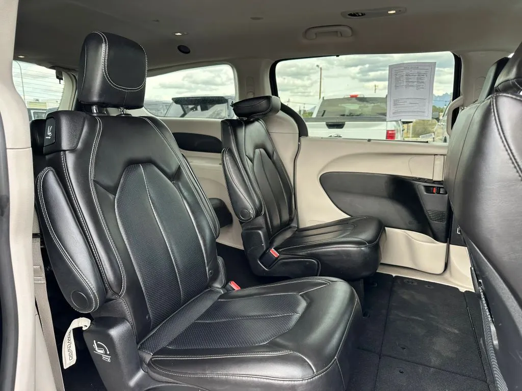 2023 Chrysler Pacifica Touring L - Photo 19