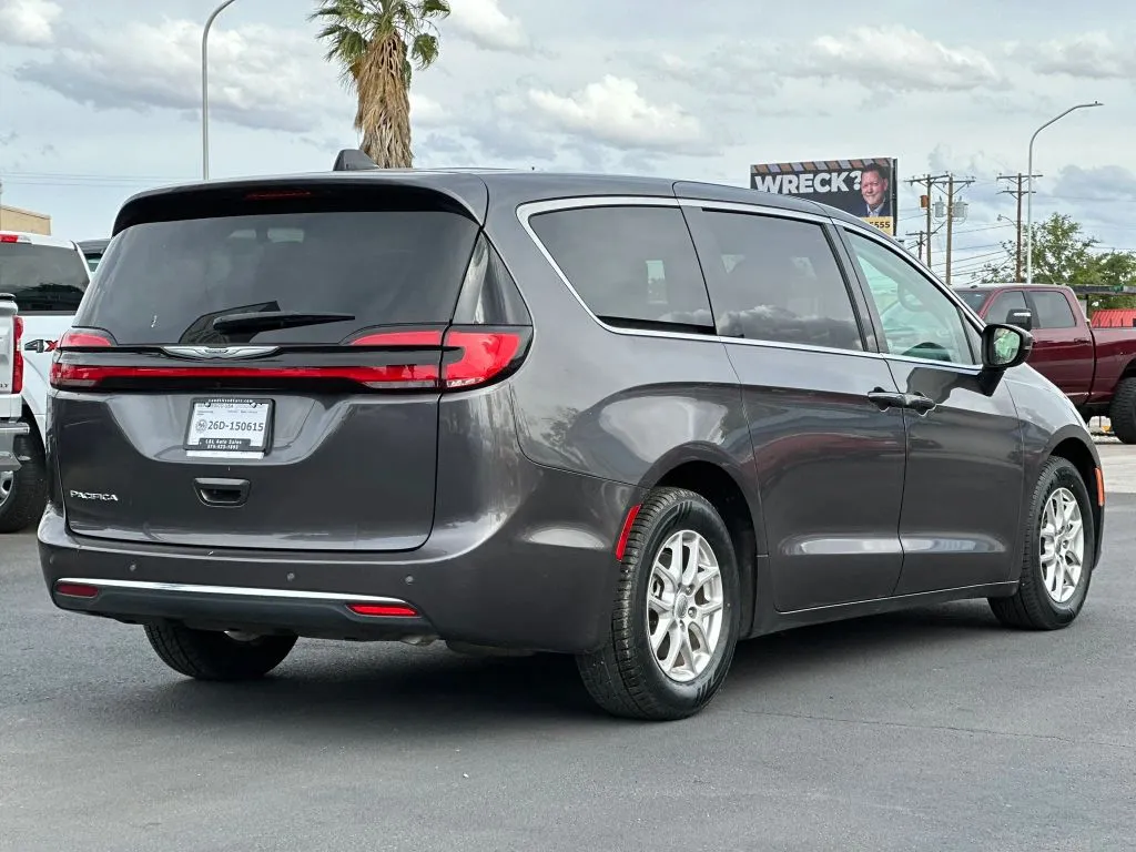 2023 Chrysler Pacifica Touring L - Photo 7