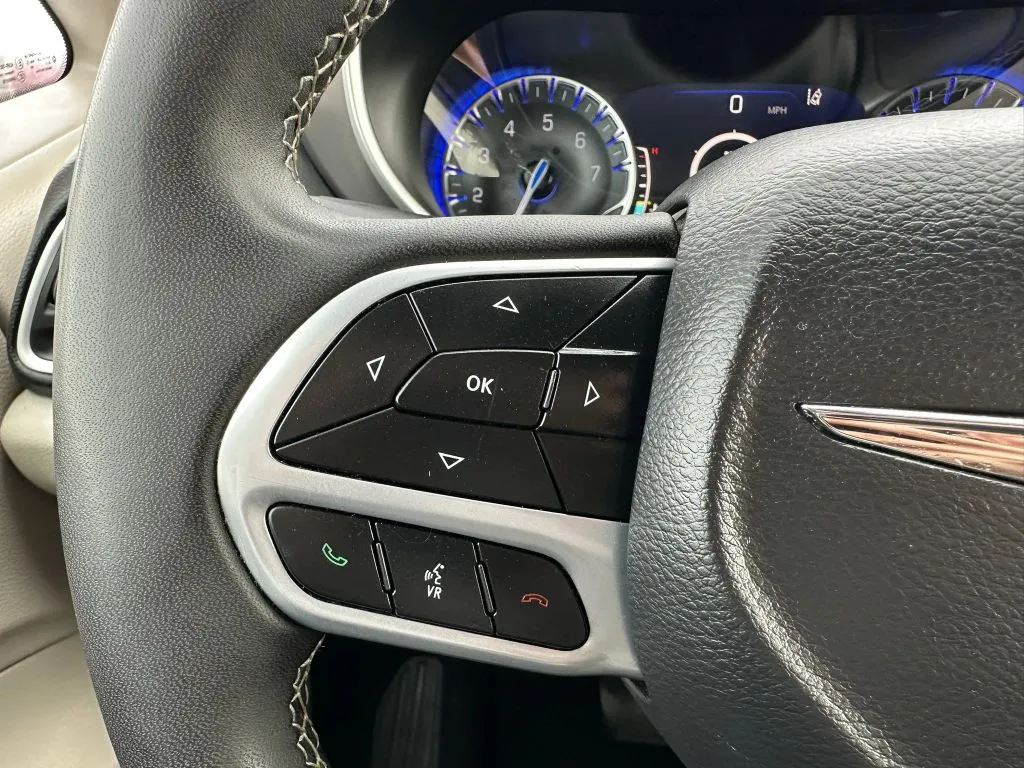 2023 Chrysler Pacifica Touring L - Photo 23