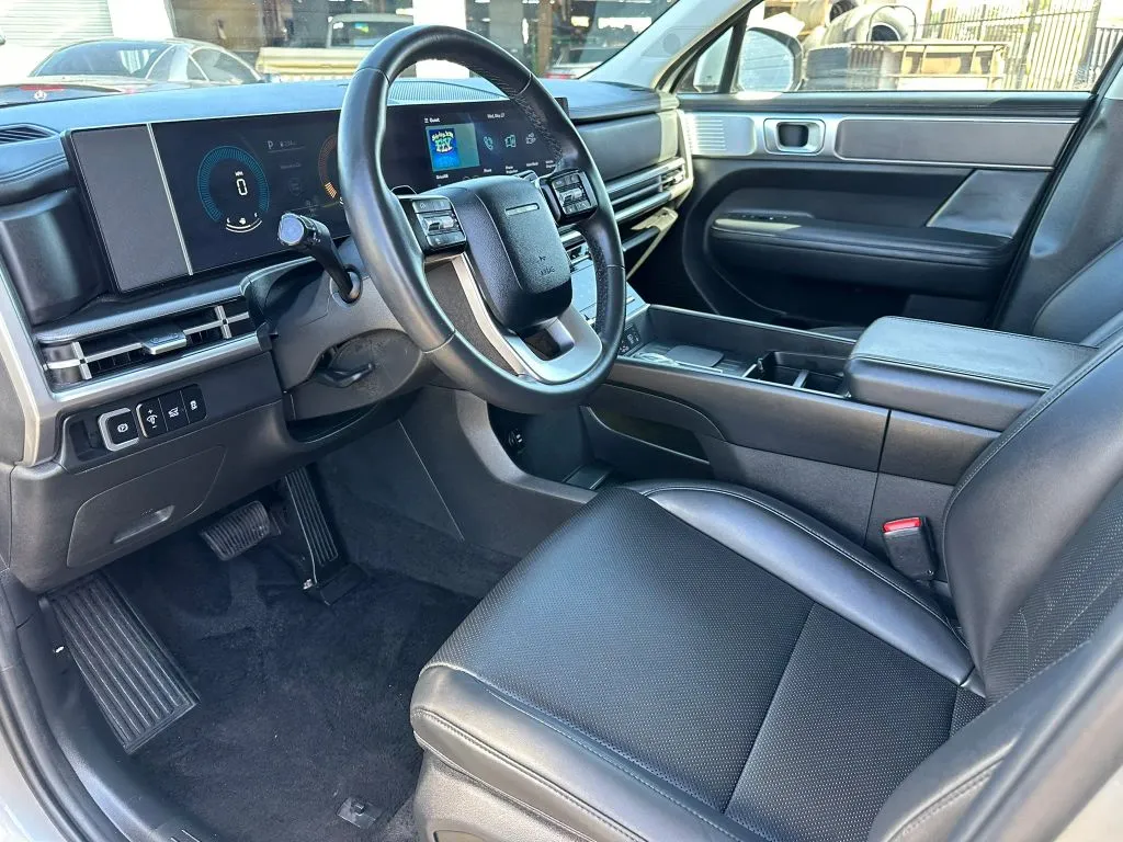 2025 Hyundai Santa Fe SEL - Photo 11