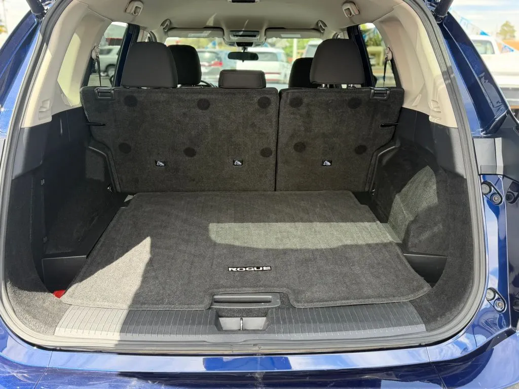 2025 Nissan Rogue SV - Photo 17