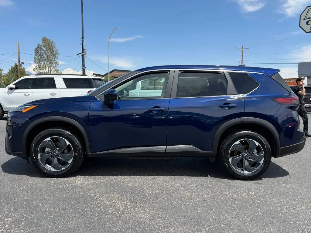 2025 Nissan Rogue SV - Photo 6